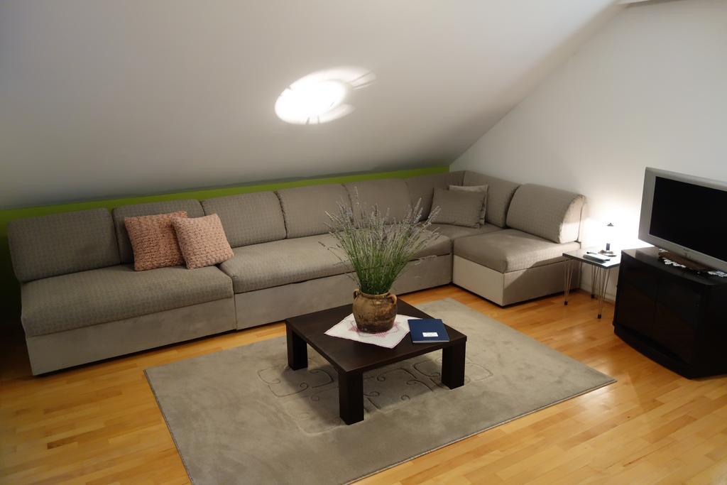 Apartment Beks Postojna Buitenkant foto